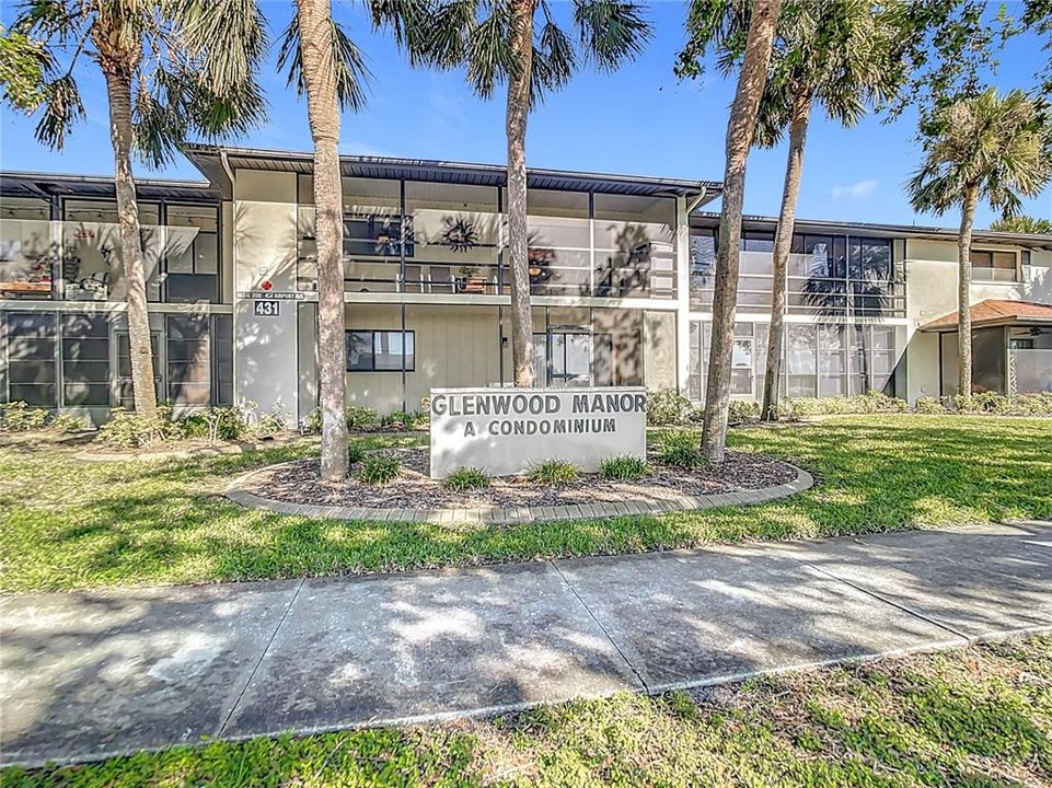 Под контрактом: $239,900 (2 спален, 2 ванн, 899 Квадратных фут)