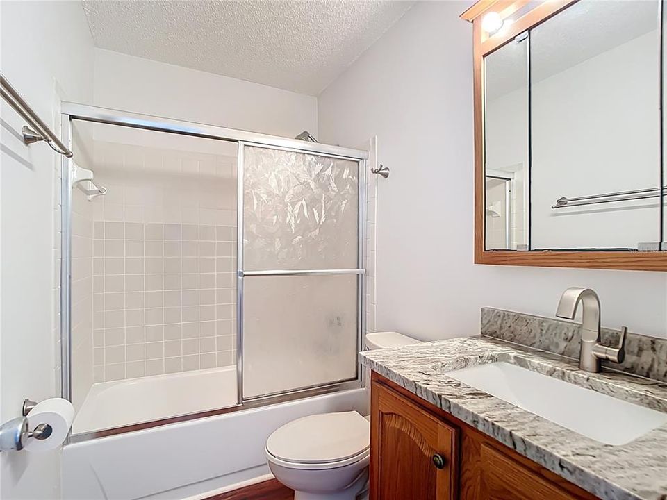 Под контрактом: $239,900 (2 спален, 2 ванн, 899 Квадратных фут)