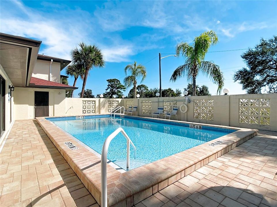 Под контрактом: $239,900 (2 спален, 2 ванн, 899 Квадратных фут)