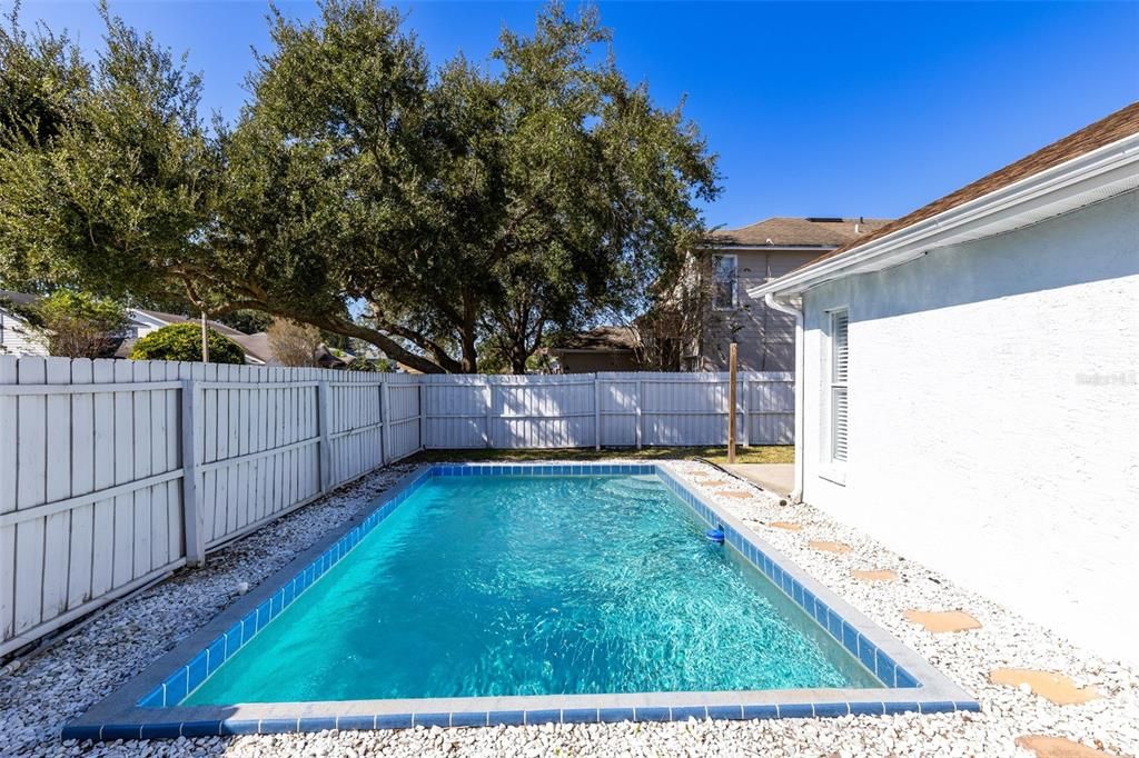 Под контрактом: $389,900 (3 спален, 2 ванн, 1201 Квадратных фут)