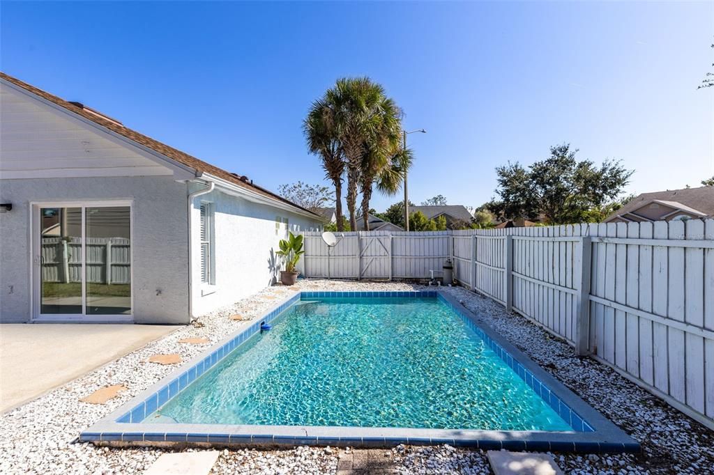 Под контрактом: $389,900 (3 спален, 2 ванн, 1201 Квадратных фут)