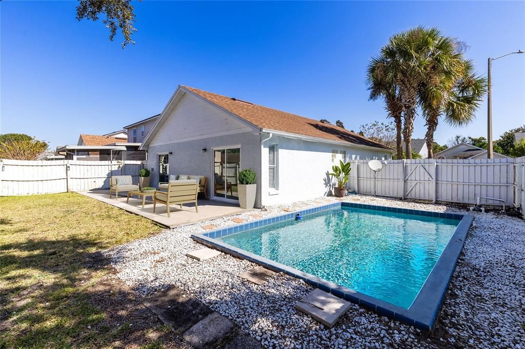 Под контрактом: $389,900 (3 спален, 2 ванн, 1201 Квадратных фут)