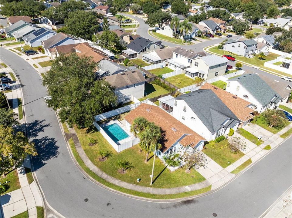 Под контрактом: $389,900 (3 спален, 2 ванн, 1201 Квадратных фут)