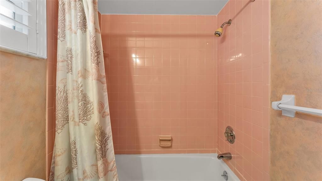 待售: $175,000 (2 贝兹, 2 浴室, 1586 平方英尺)