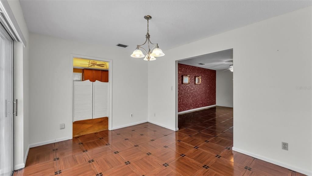 待售: $175,000 (2 贝兹, 2 浴室, 1586 平方英尺)