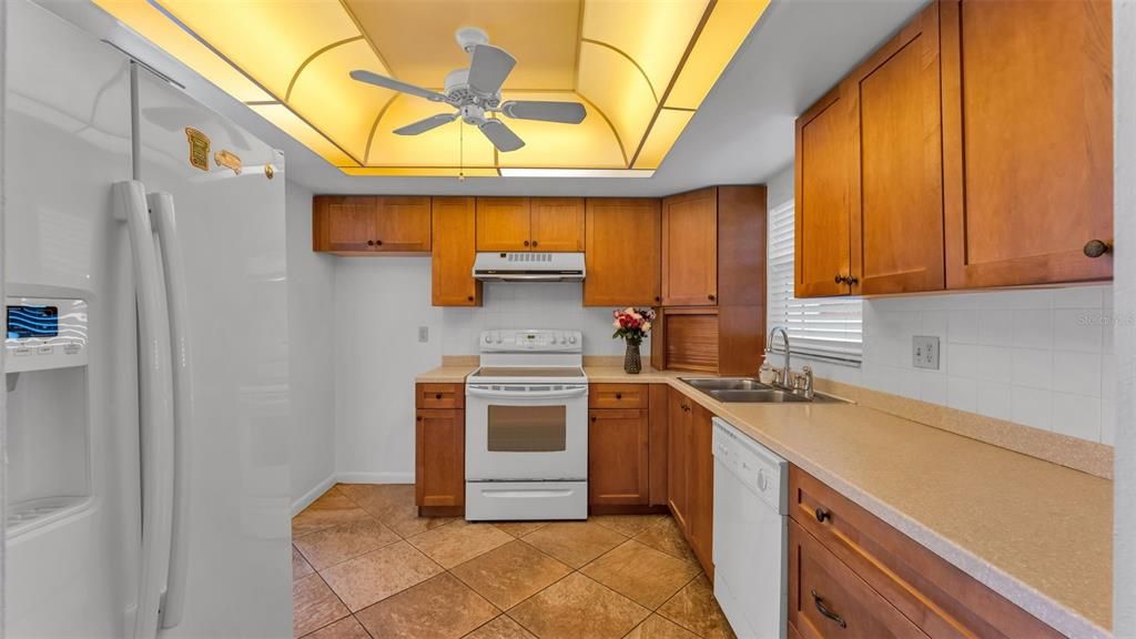 待售: $175,000 (2 贝兹, 2 浴室, 1586 平方英尺)