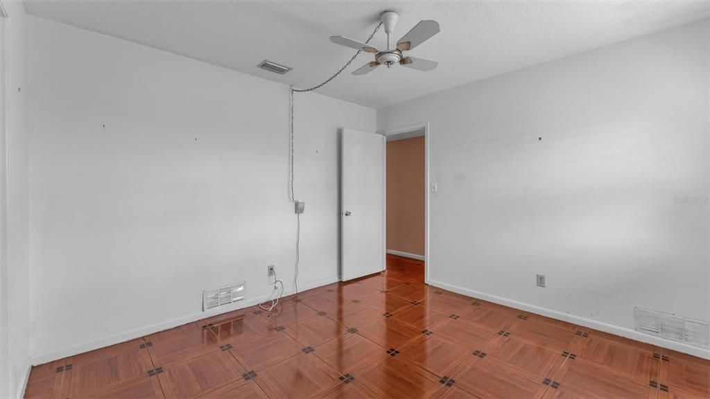 待售: $175,000 (2 贝兹, 2 浴室, 1586 平方英尺)