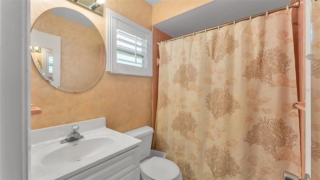 待售: $175,000 (2 贝兹, 2 浴室, 1586 平方英尺)