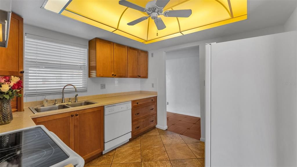 待售: $175,000 (2 贝兹, 2 浴室, 1586 平方英尺)