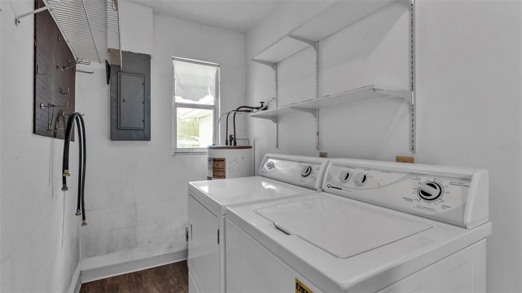 待售: $175,000 (2 贝兹, 2 浴室, 1586 平方英尺)