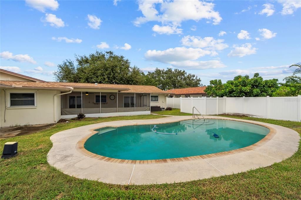 For Rent: $3,600 (4 beds, 2 baths, 1843 Square Feet)