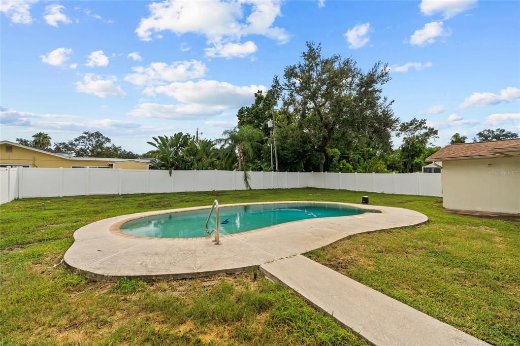 For Rent: $3,600 (4 beds, 2 baths, 1843 Square Feet)