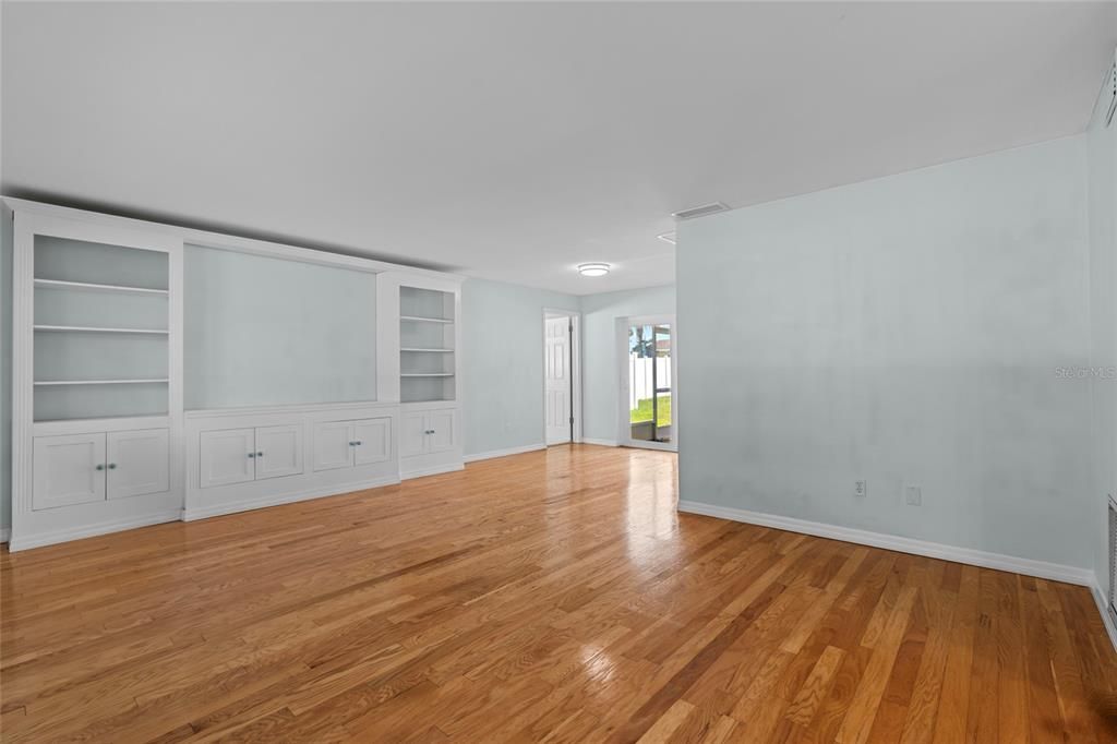 For Rent: $3,600 (4 beds, 2 baths, 1843 Square Feet)