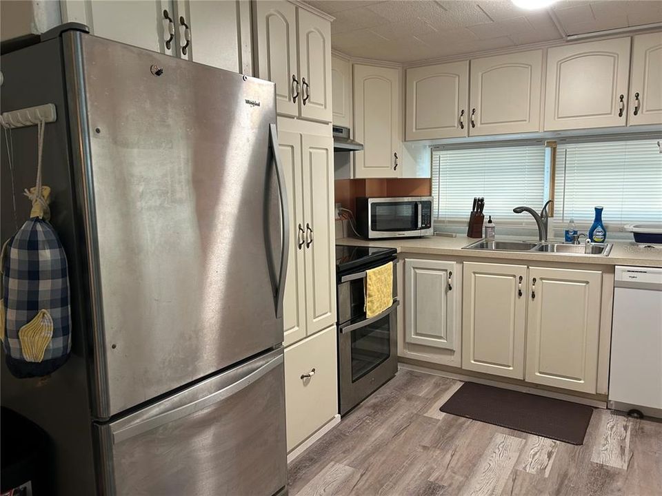 待售: $149,900 (2 贝兹, 1 浴室, 780 平方英尺)