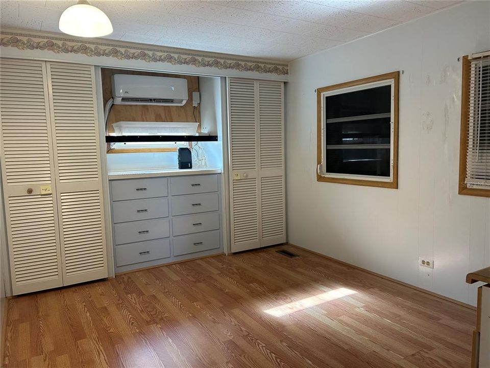 待售: $149,900 (2 贝兹, 1 浴室, 780 平方英尺)