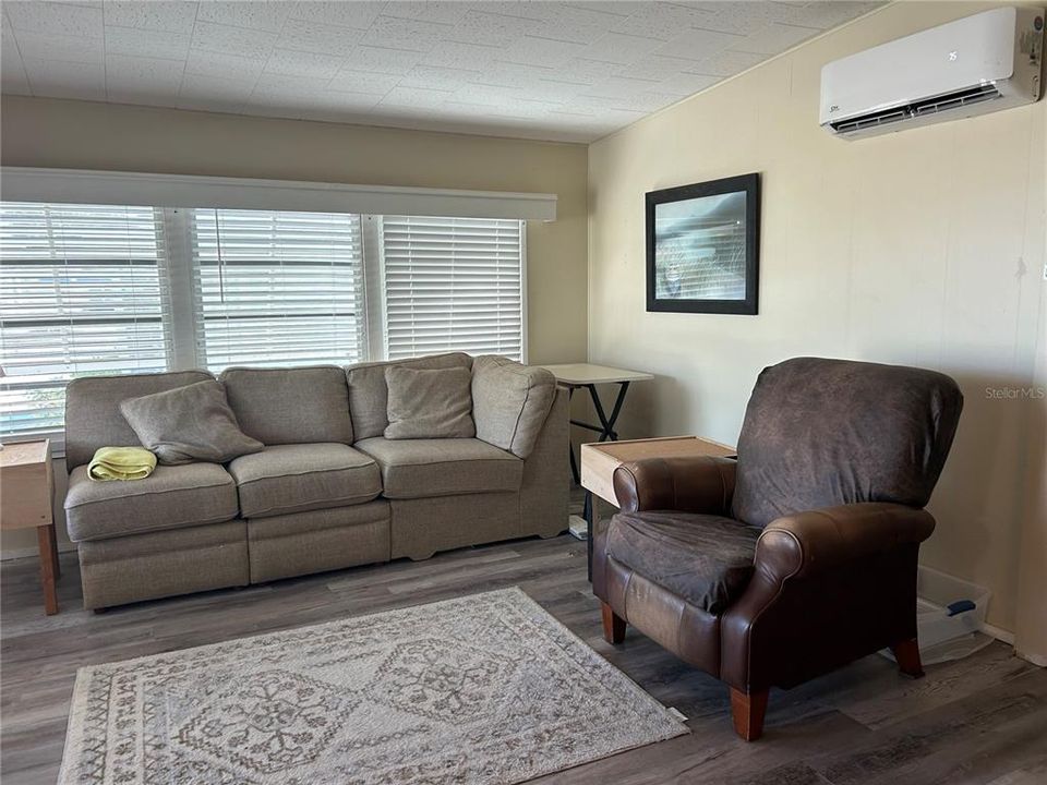 待售: $149,900 (2 贝兹, 1 浴室, 780 平方英尺)