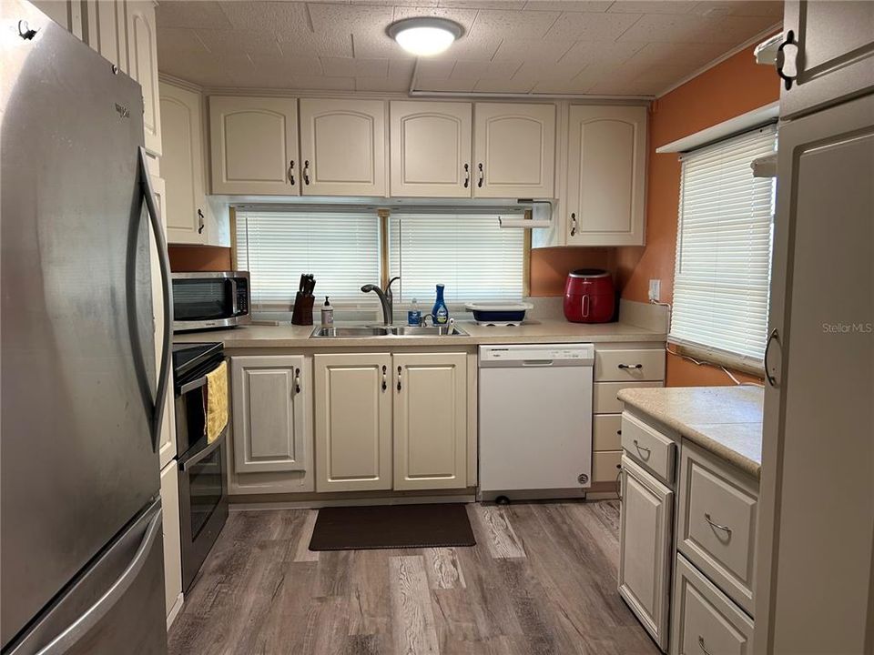 待售: $149,900 (2 贝兹, 1 浴室, 780 平方英尺)