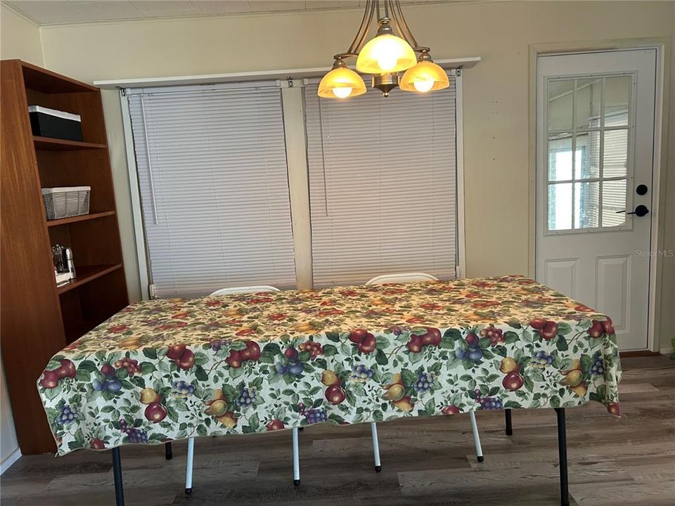 待售: $149,900 (2 贝兹, 1 浴室, 780 平方英尺)