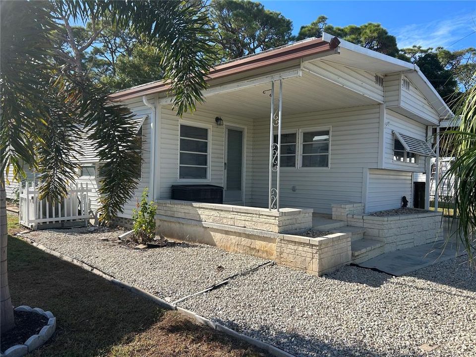 待售: $149,900 (2 贝兹, 1 浴室, 780 平方英尺)