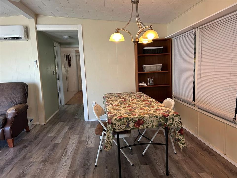 待售: $149,900 (2 贝兹, 1 浴室, 780 平方英尺)