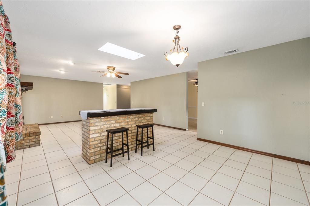 For Sale: $274,000 (3 beds, 2 baths, 1581 Square Feet)