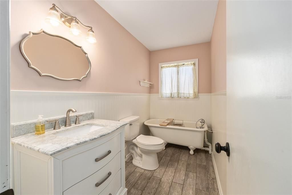 For Sale: $274,000 (3 beds, 2 baths, 1581 Square Feet)