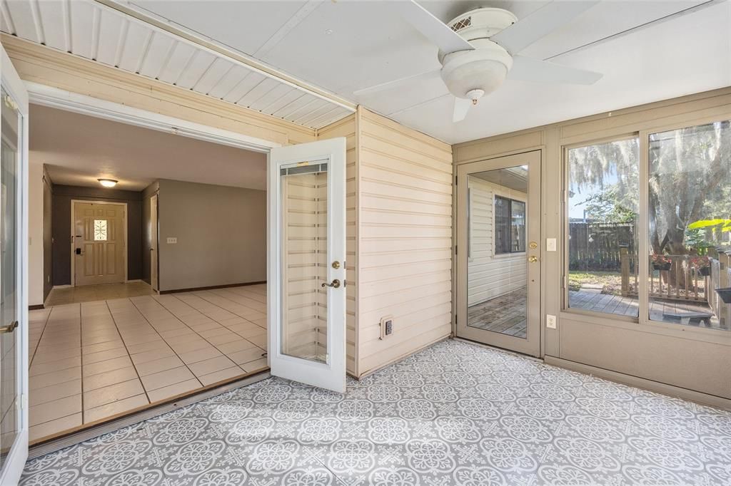 For Sale: $274,000 (3 beds, 2 baths, 1581 Square Feet)