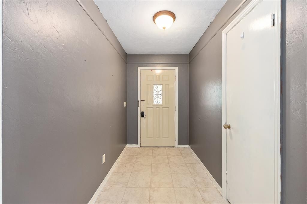 For Sale: $274,000 (3 beds, 2 baths, 1581 Square Feet)