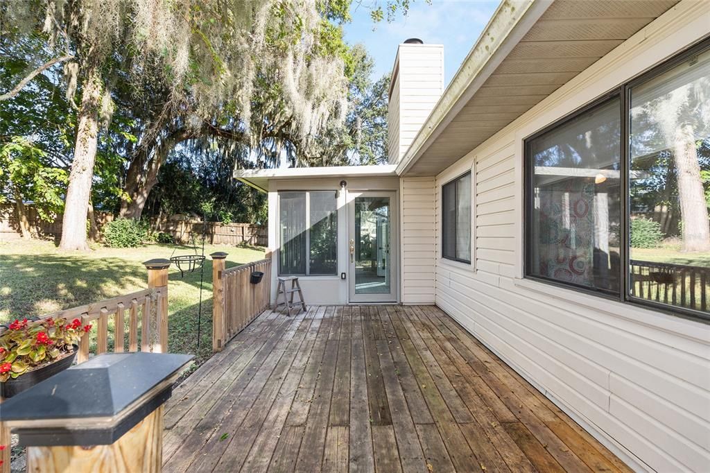 For Sale: $274,000 (3 beds, 2 baths, 1581 Square Feet)