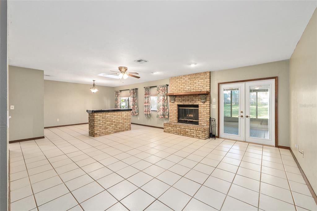 For Sale: $274,000 (3 beds, 2 baths, 1581 Square Feet)