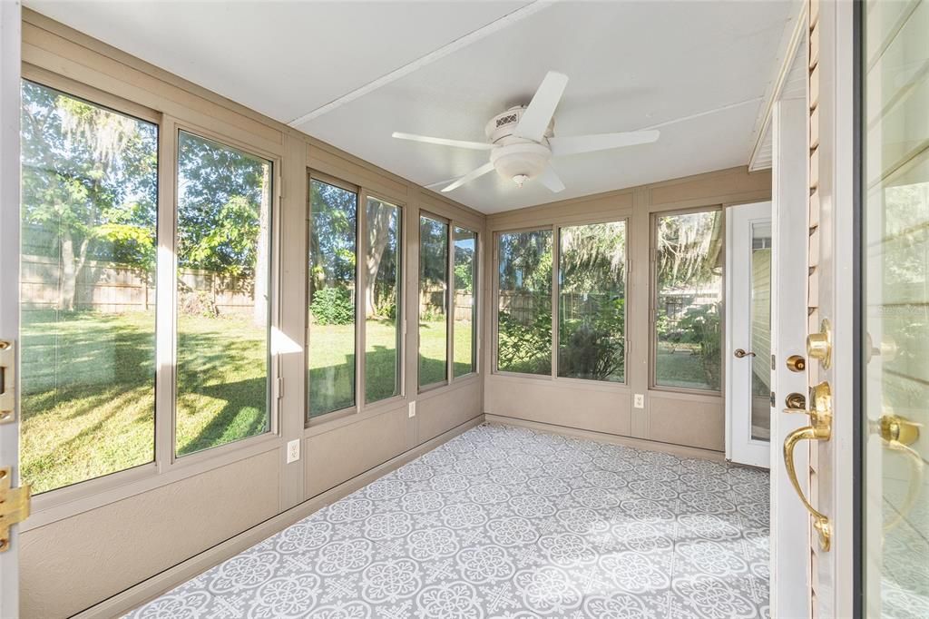 For Sale: $274,000 (3 beds, 2 baths, 1581 Square Feet)