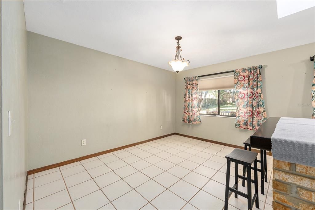 For Sale: $274,000 (3 beds, 2 baths, 1581 Square Feet)