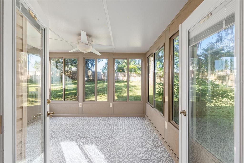 For Sale: $274,000 (3 beds, 2 baths, 1581 Square Feet)