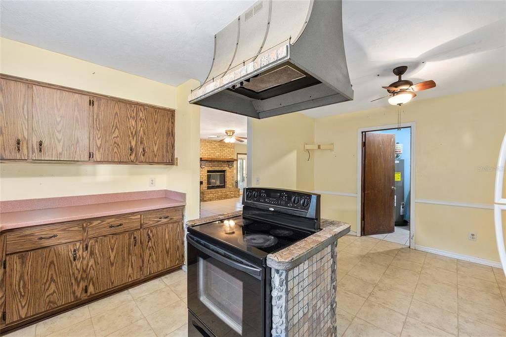 For Sale: $274,000 (3 beds, 2 baths, 1581 Square Feet)