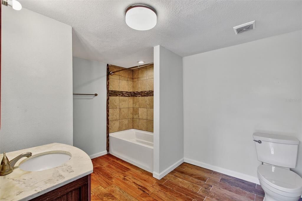 出租: $2,250 (4 贝兹, 2 浴室, 1971 平方英尺)