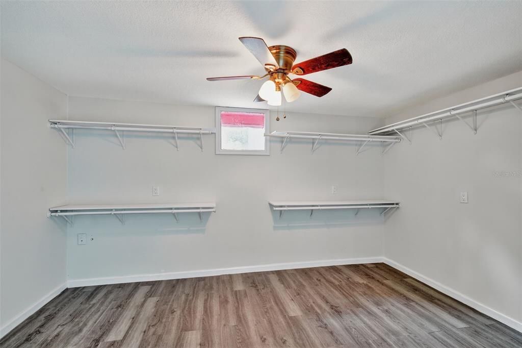 出租: $2,250 (4 贝兹, 2 浴室, 1971 平方英尺)