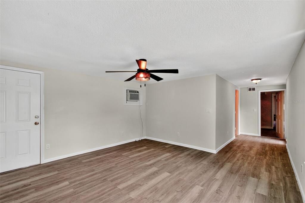 出租: $2,250 (4 贝兹, 2 浴室, 1971 平方英尺)