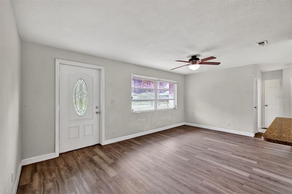 出租: $2,250 (4 贝兹, 2 浴室, 1971 平方英尺)