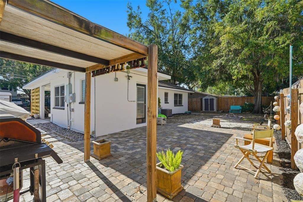 For Sale: $300,000 (2 beds, 2 baths, 852 Square Feet)