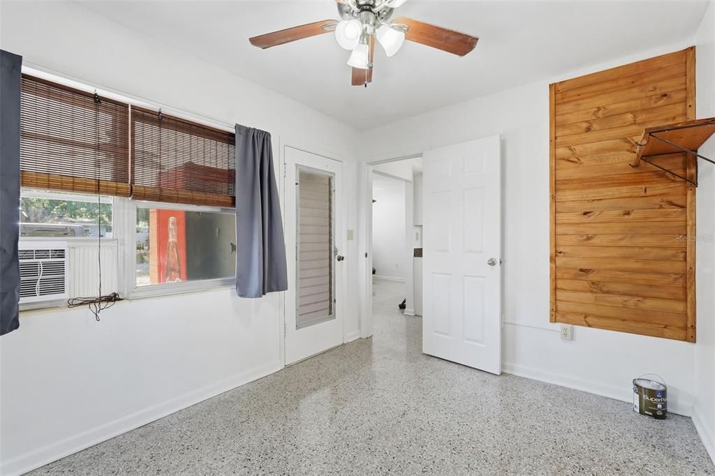 For Sale: $300,000 (2 beds, 2 baths, 852 Square Feet)