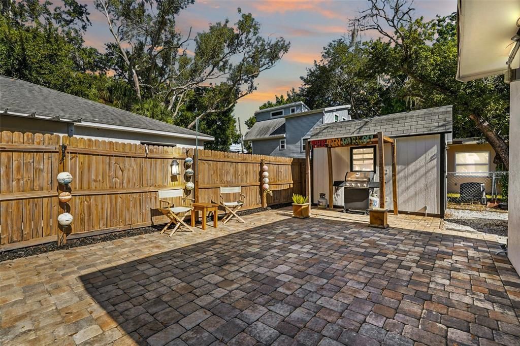 For Sale: $300,000 (2 beds, 2 baths, 852 Square Feet)