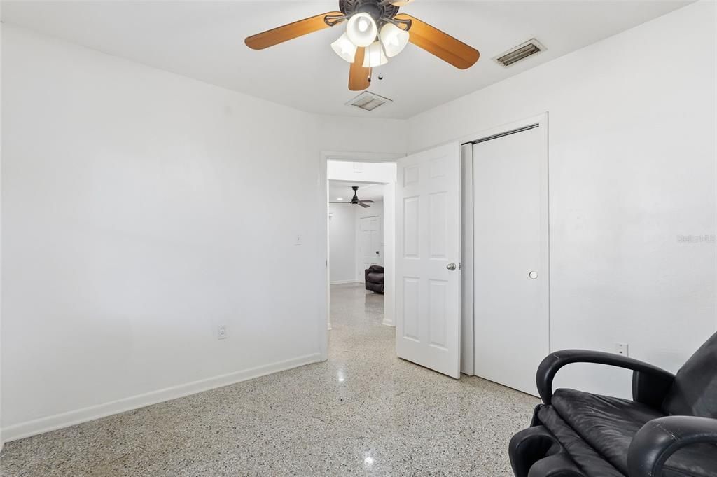 For Sale: $300,000 (2 beds, 2 baths, 852 Square Feet)