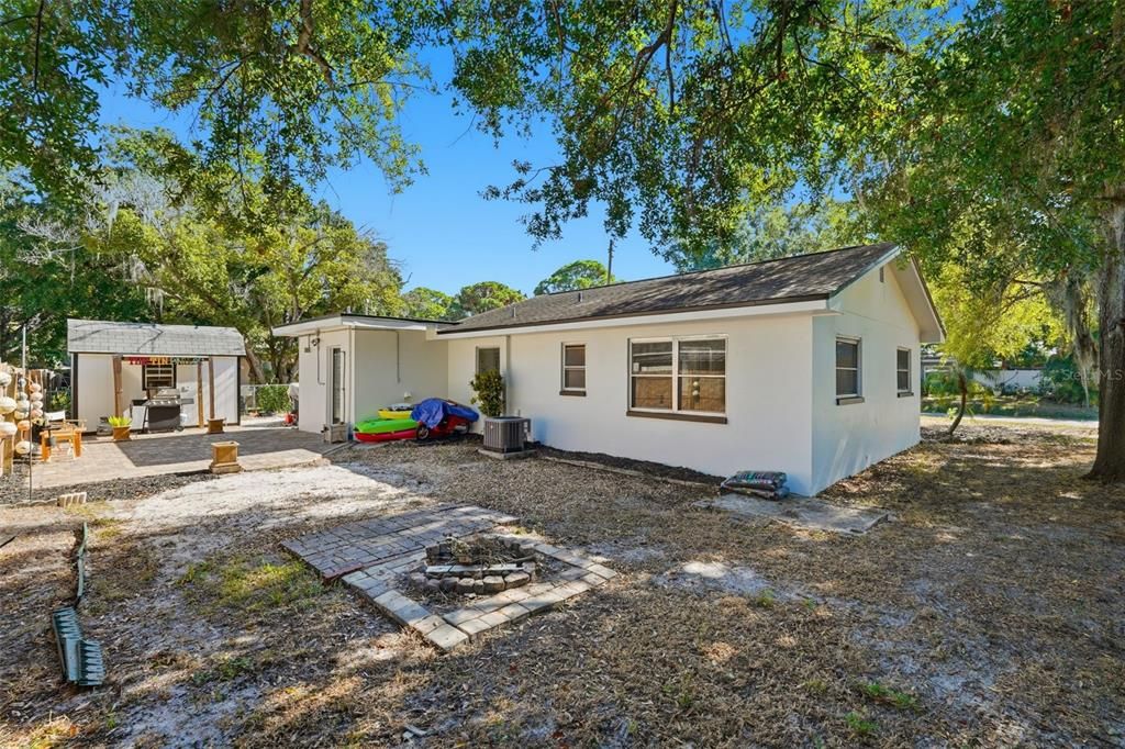 For Sale: $300,000 (2 beds, 2 baths, 852 Square Feet)