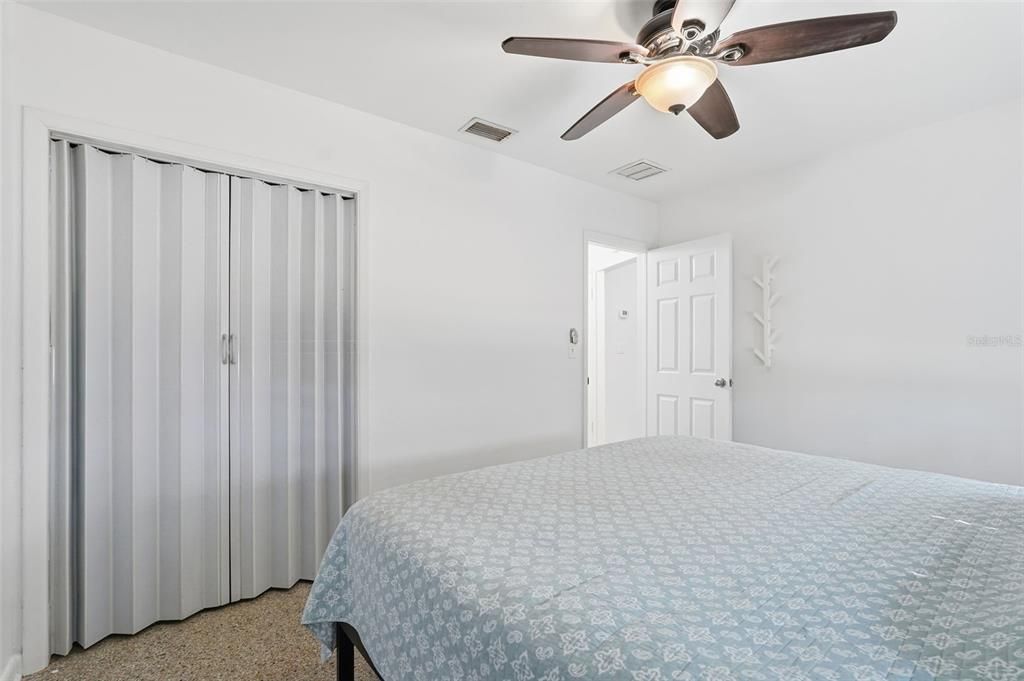 For Sale: $300,000 (2 beds, 2 baths, 852 Square Feet)