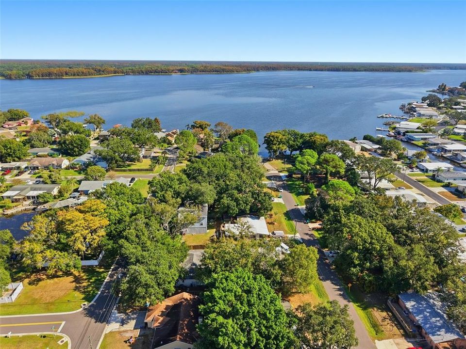 For Sale: $300,000 (2 beds, 2 baths, 852 Square Feet)