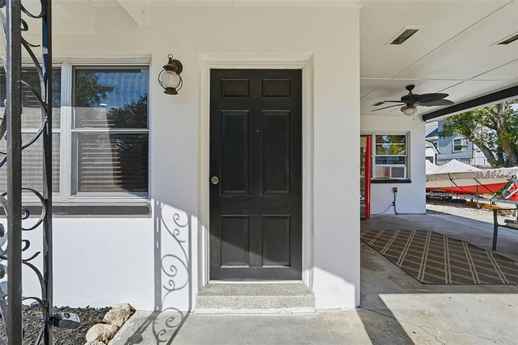 For Sale: $300,000 (2 beds, 2 baths, 852 Square Feet)