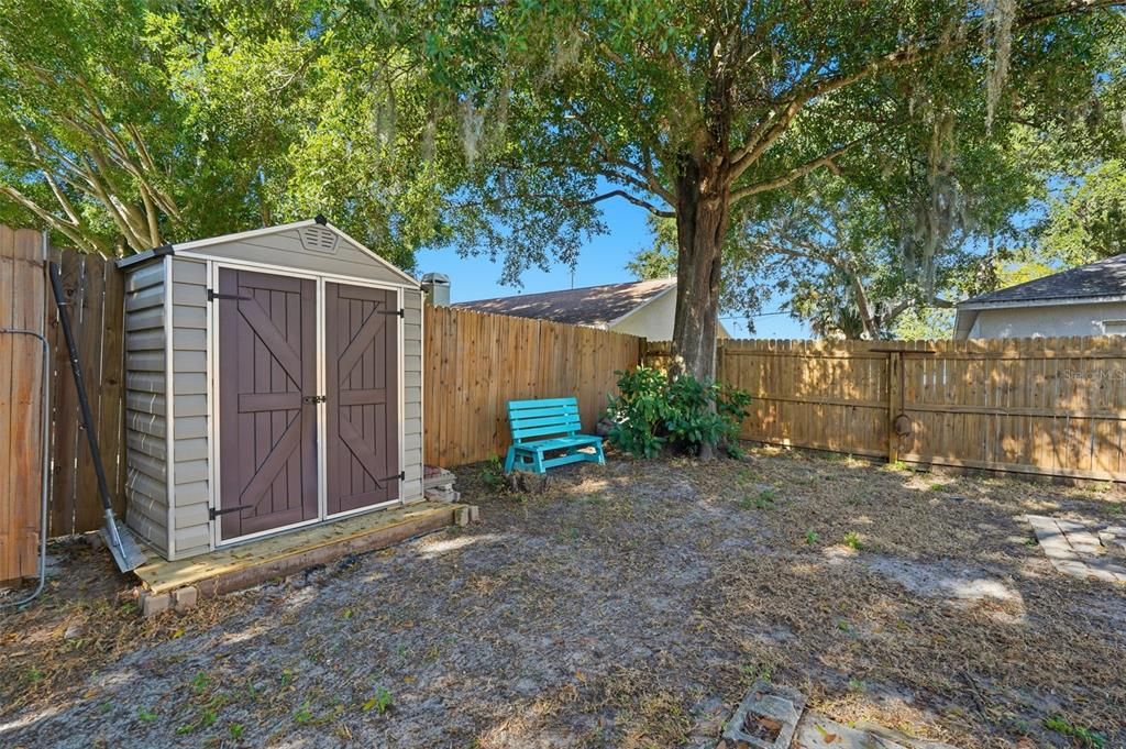 For Sale: $300,000 (2 beds, 2 baths, 852 Square Feet)