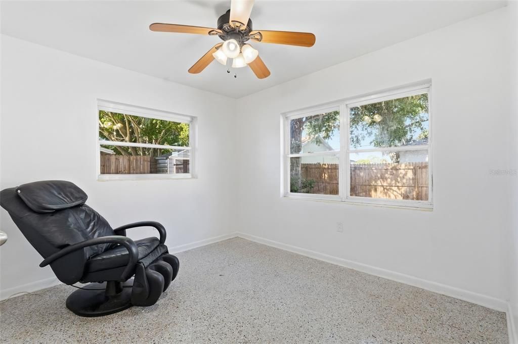 For Sale: $300,000 (2 beds, 2 baths, 852 Square Feet)