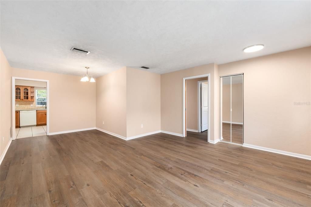 For Sale: $284,900 (3 beds, 2 baths, 1310 Square Feet)