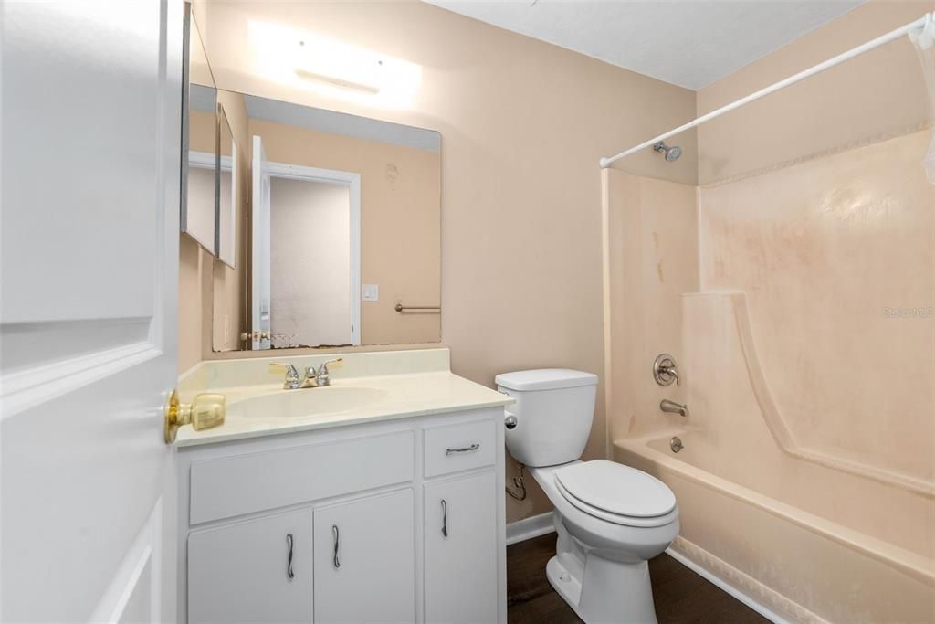 For Sale: $284,900 (3 beds, 2 baths, 1310 Square Feet)